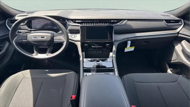 2026 Jeep Grand Cherokee Laredo 4x4
