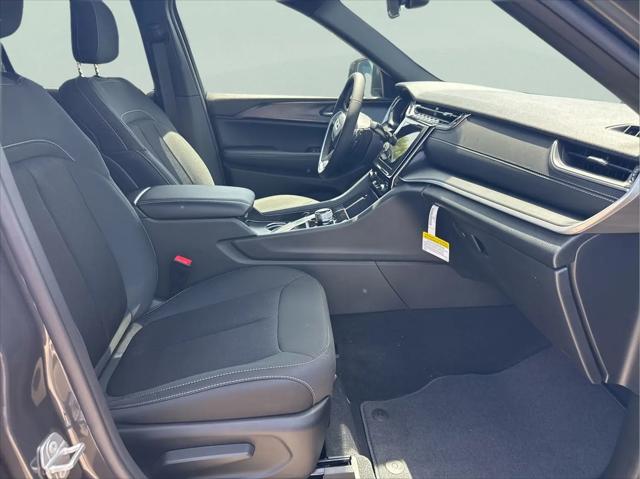 2026 Jeep Grand Cherokee Laredo 4x4