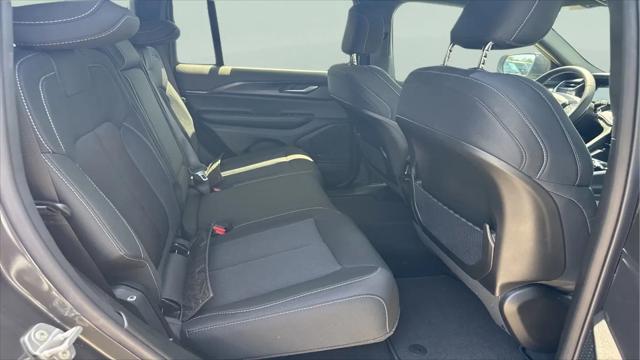 2026 Jeep Grand Cherokee Laredo 4x4