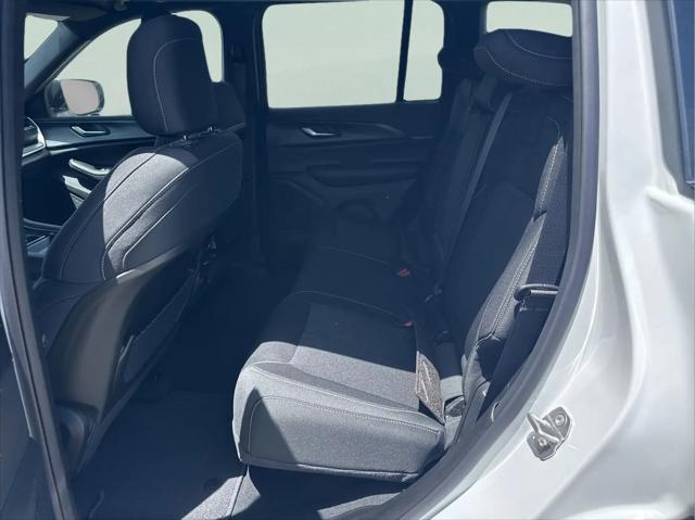 2026 Jeep Grand Cherokee Laredo 4x4
