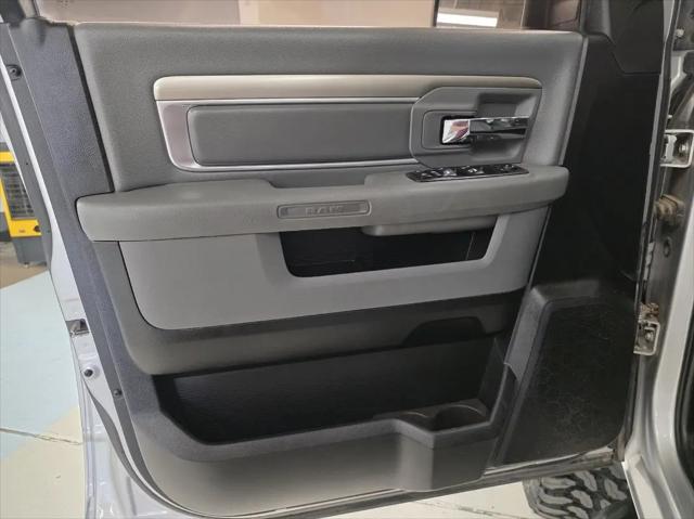 2019 Ram 1500 Classic SLT Crew Cab 4x4 6'4" Box