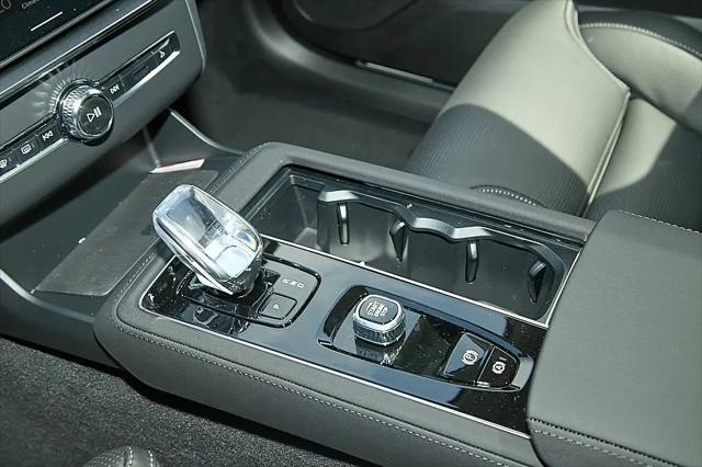 2026 Volvo XC90 Plug-In Hybrid Ultra Dark Theme, T8 AWD, Electric/Gasoline, 7 Seats
