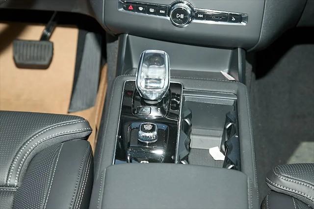 2026 Volvo XC90 Plug-In Hybrid Ultra Dark Theme, T8 AWD, Electric/Gasoline, 7 Seats
