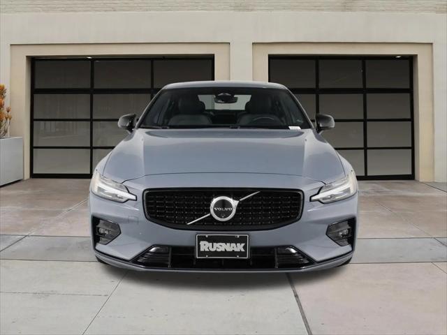 2024 Volvo S60 B5 Ultimate Dark Theme