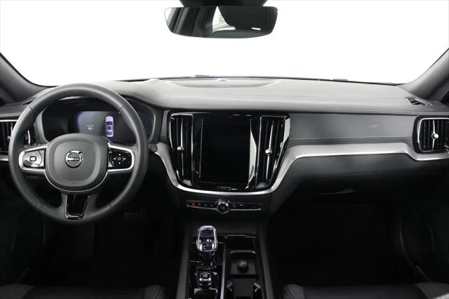 2024 Volvo S60 B5 Ultimate Dark Theme