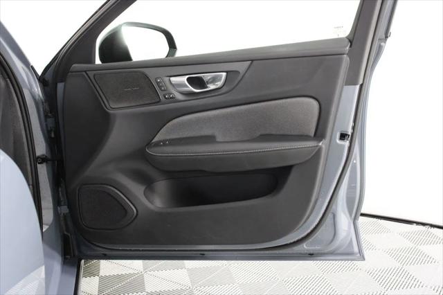 2024 Volvo S60 B5 Ultimate Dark Theme