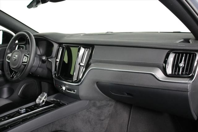 2024 Volvo S60 B5 Ultimate Dark Theme