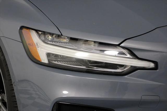 2024 Volvo S60 B5 Ultimate Dark Theme