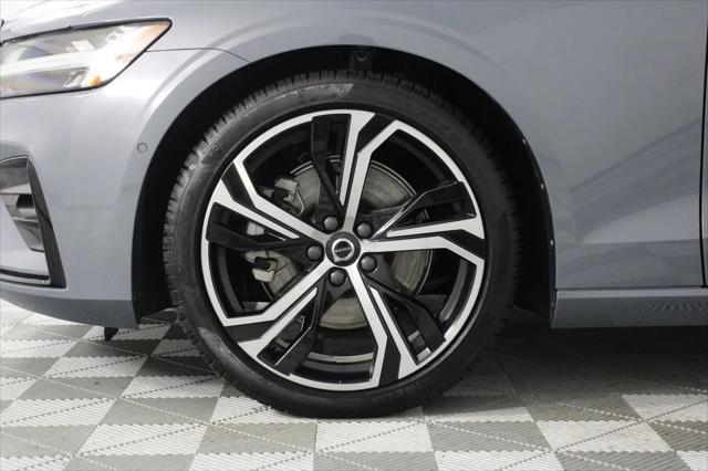 2024 Volvo S60 B5 Ultimate Dark Theme