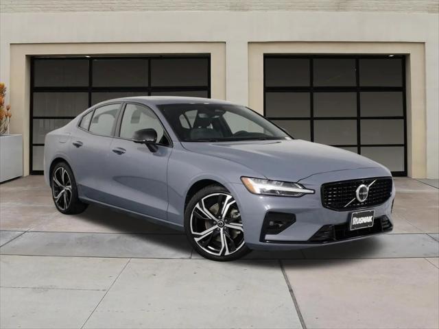 2024 Volvo S60 B5 Ultimate Dark Theme