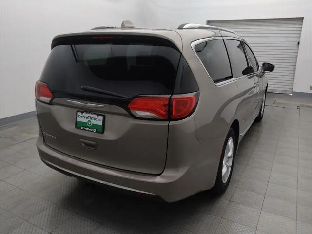 2017 Chrysler Pacifica Touring-L Plus