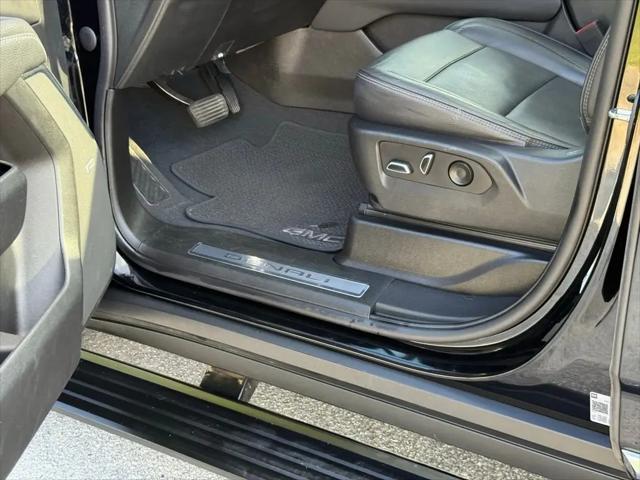 2022 GMC Yukon 4WD Denali