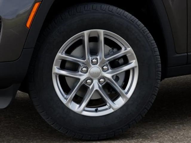 2026 Jeep Grand Cherokee Laredo 4x2