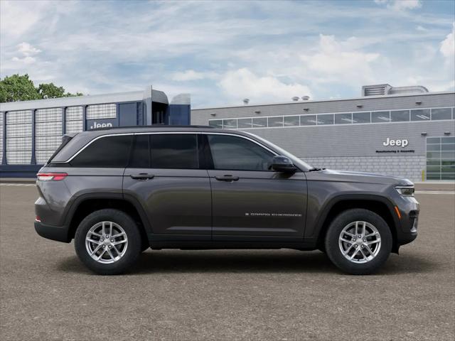 2026 Jeep Grand Cherokee Laredo 4x2