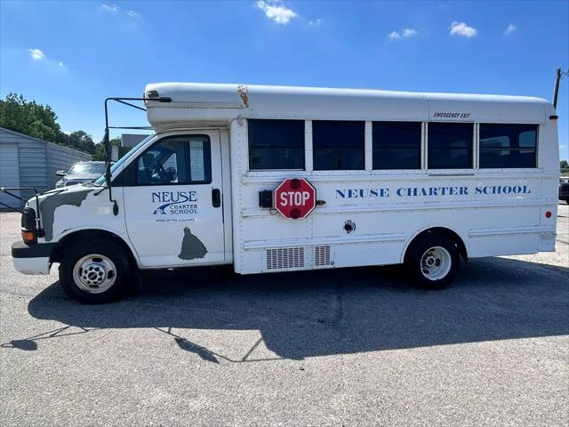 2003 GMC Savana Cutaway Standard w/C7L/C7N