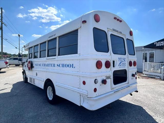 2003 GMC Savana Cutaway Standard w/C7L/C7N