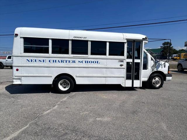 2003 GMC Savana Cutaway Standard w/C7L/C7N