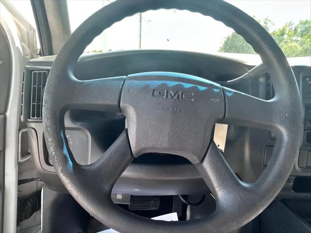 2003 GMC Savana Cutaway Standard w/C7L/C7N