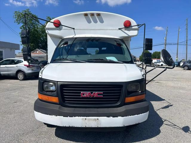 2003 GMC Savana Cutaway Standard w/C7L/C7N
