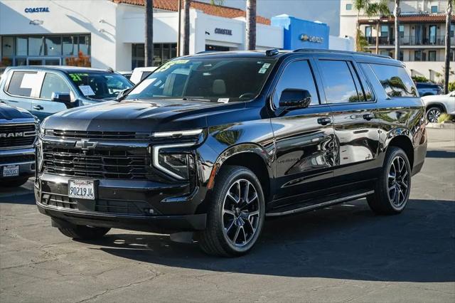 2025 Chevrolet Suburban 4WD RST