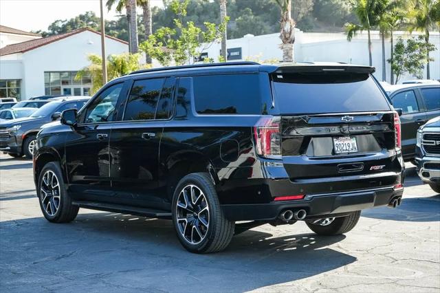 2025 Chevrolet Suburban 4WD RST