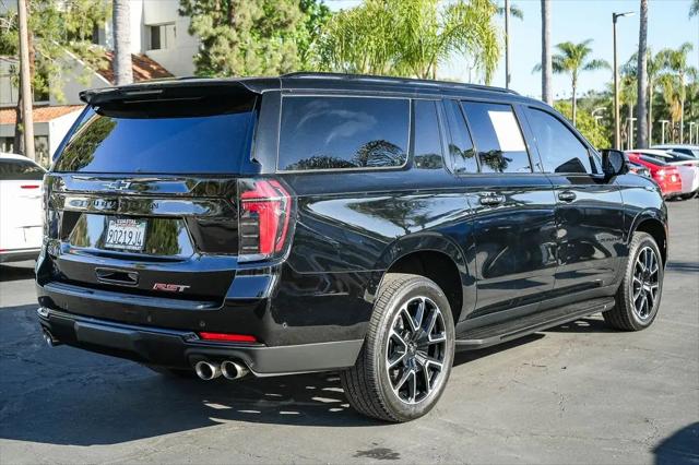 2025 Chevrolet Suburban 4WD RST