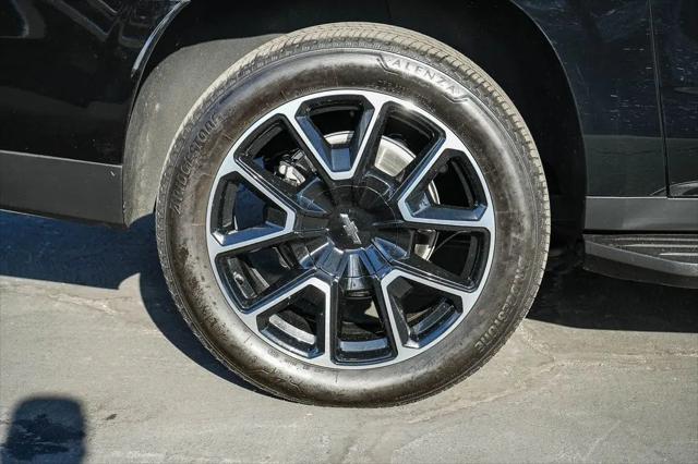 2025 Chevrolet Suburban 4WD RST
