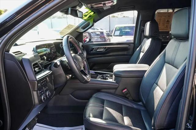 2025 Chevrolet Suburban 4WD RST