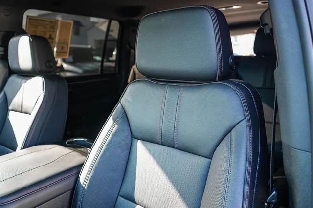 2025 Chevrolet Suburban 4WD RST