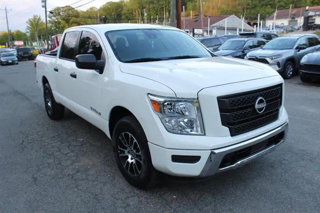 2024 Nissan Titan Crew Cab SV 4x4