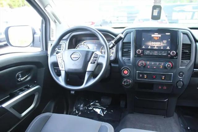 2024 Nissan Titan Crew Cab SV 4x4
