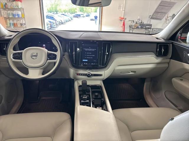 2023 Volvo XC60 B5 Plus Bright Theme