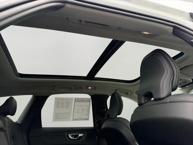 2024 Volvo XC60 Recharge T8 Ultimate Dark Theme