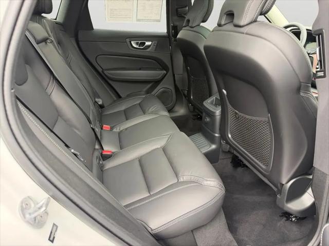 2024 Volvo XC60 Recharge T8 Ultimate Dark Theme