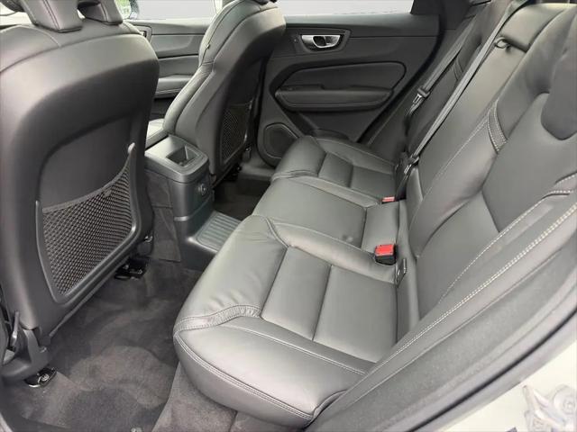 2024 Volvo XC60 Recharge T8 Ultimate Dark Theme