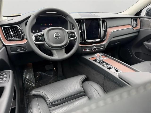 2024 Volvo XC60 Recharge T8 Ultimate Dark Theme