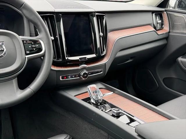 2024 Volvo XC60 Recharge T8 Ultimate Dark Theme