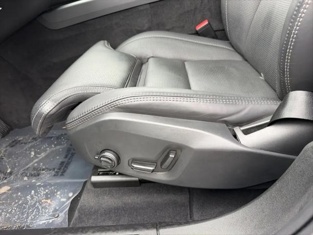 2024 Volvo XC60 Recharge T8 Ultimate Dark Theme