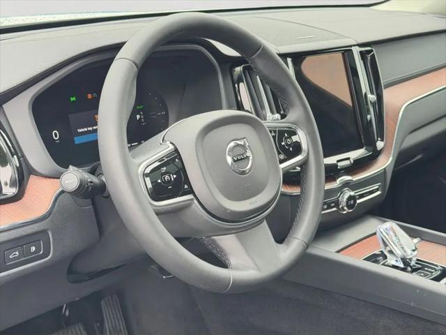 2024 Volvo XC60 Recharge T8 Ultimate Dark Theme