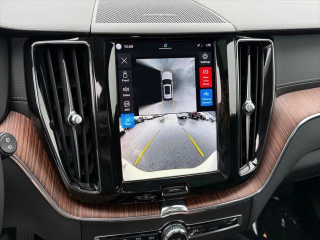 2024 Volvo XC60 Recharge T8 Ultimate Dark Theme