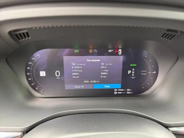 2024 Volvo XC60 Recharge T8 Ultimate Dark Theme