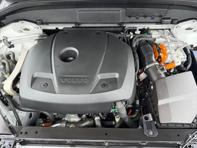 2024 Volvo XC60 Recharge T8 Ultimate Dark Theme