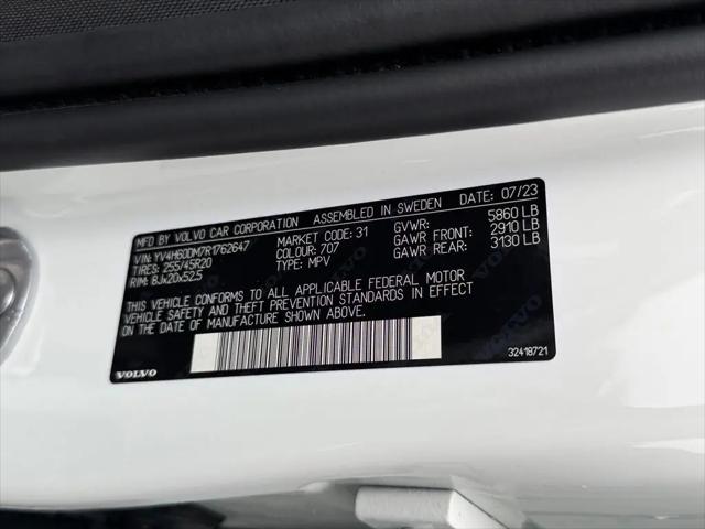 2024 Volvo XC60 Recharge T8 Ultimate Dark Theme