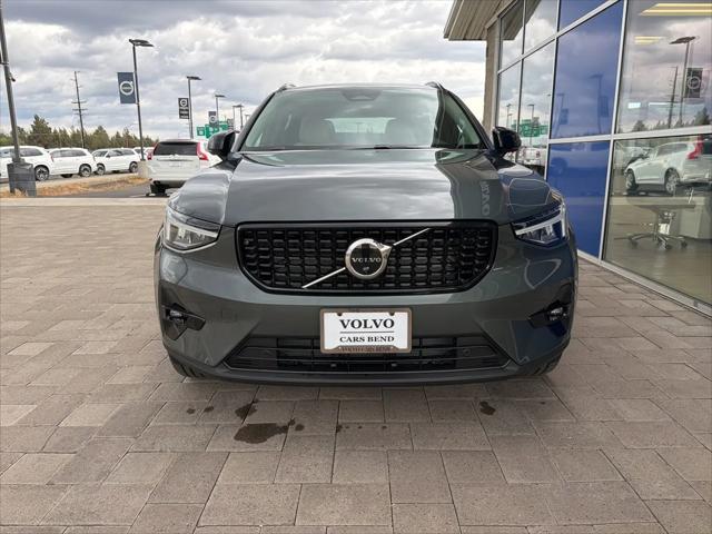 2026 Volvo XC40 Plus, B5 AWD Gas (mild hybrid), Dark