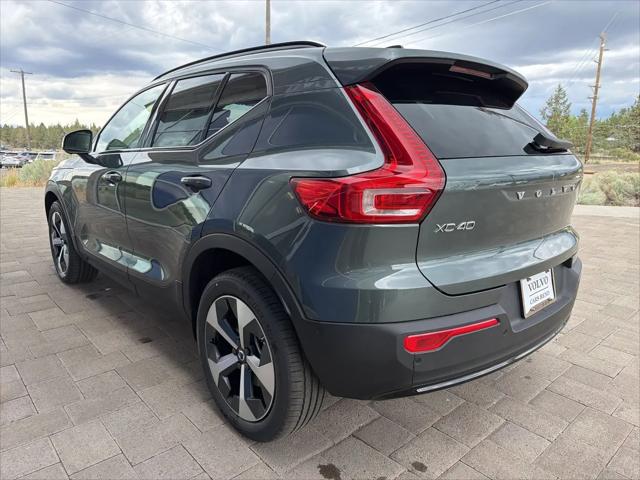 2026 Volvo XC40 Plus, B5 AWD Gas (mild hybrid), Dark