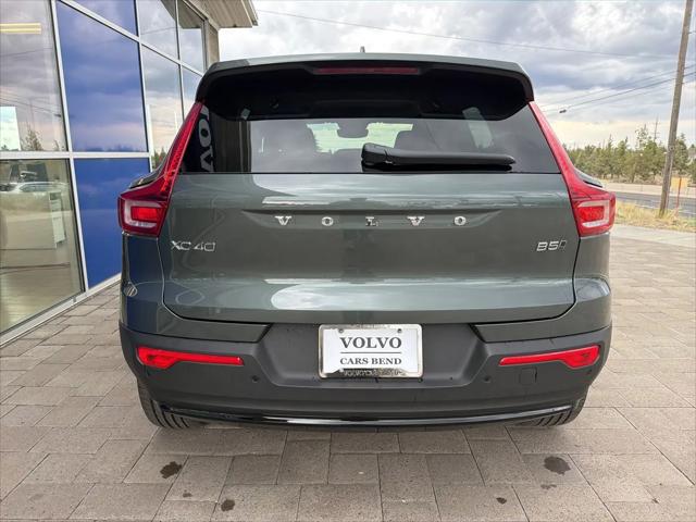 2026 Volvo XC40 Plus, B5 AWD Gas (mild hybrid), Dark