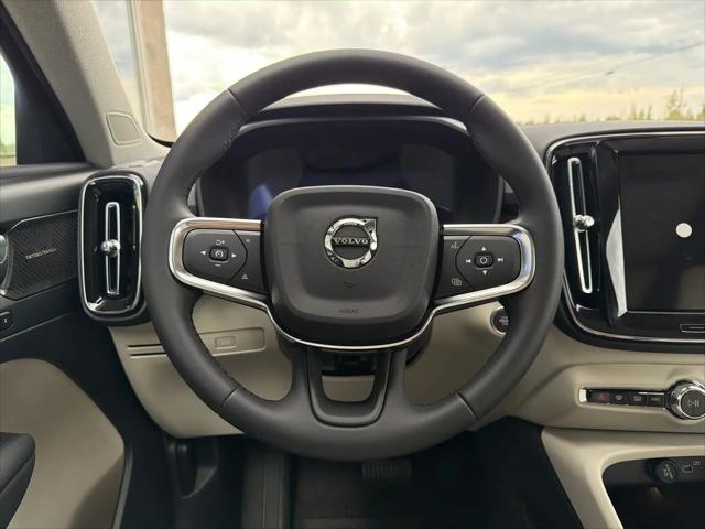 2026 Volvo XC40 Plus, B5 AWD Gas (mild hybrid), Dark