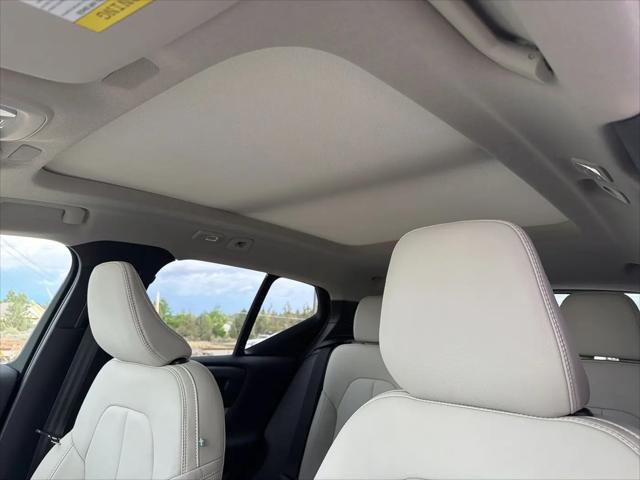 2026 Volvo XC40 Plus, B5 AWD Gas (mild hybrid), Dark
