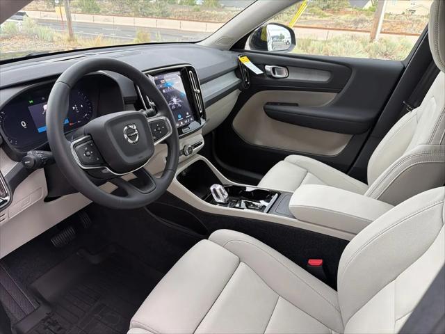2026 Volvo XC40 Plus, B5 AWD Gas (mild hybrid), Dark