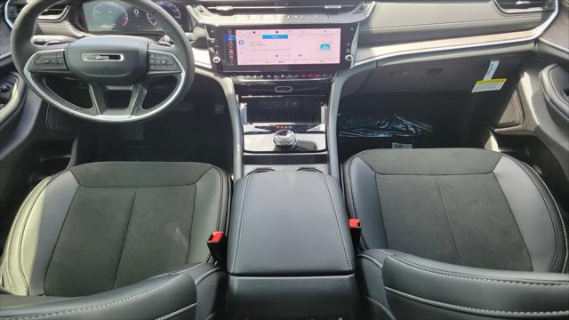 2026 Jeep Grand Cherokee L Altitude 4x2